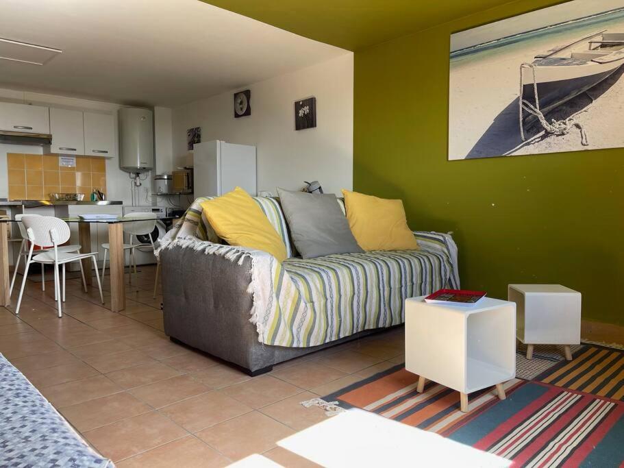 Immense Studio 51 Jusqu'A 4 Personnes Avec Vue Mer แซงต์-เดอนี ภายนอก รูปภาพ